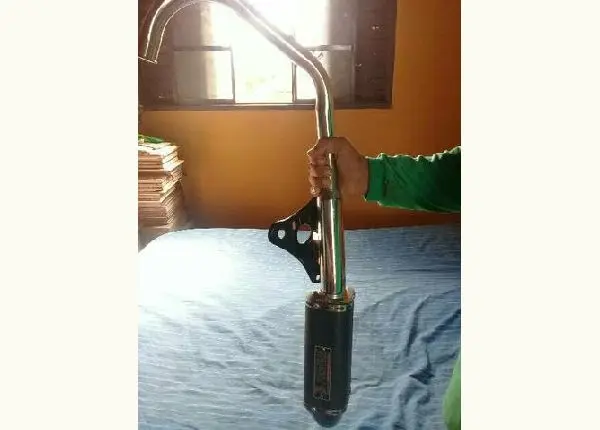Cano esportivo de moto