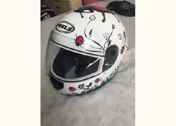 Capacete feminino peels