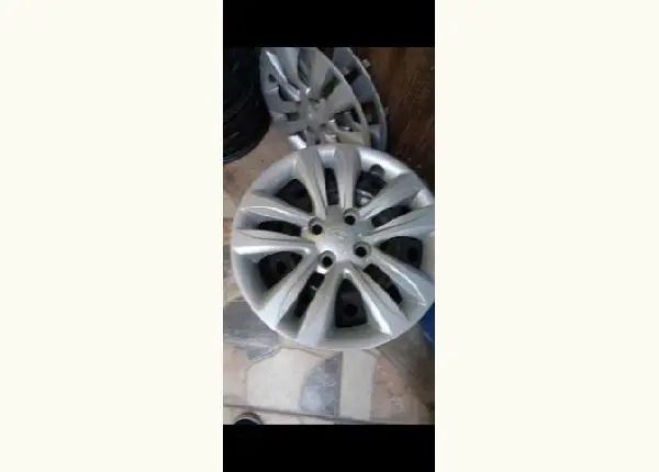 Roda de ferro com calota Hyundai Hb20