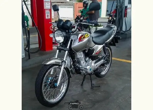 Titan 2001 ES