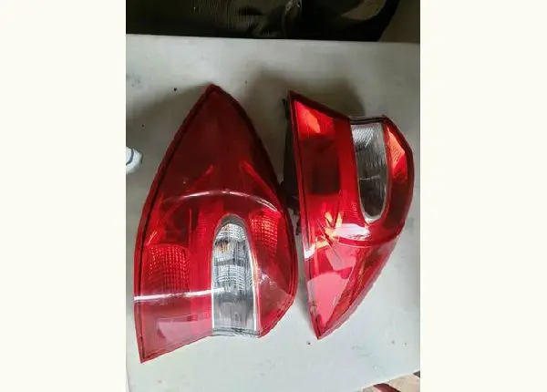 Lanterna Ford Ka sedan ambos os lados