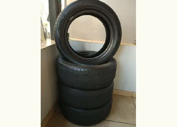 Pneus Semi Novo Dunlop - Jogo com 4 Pneus Semi Novo Doulop