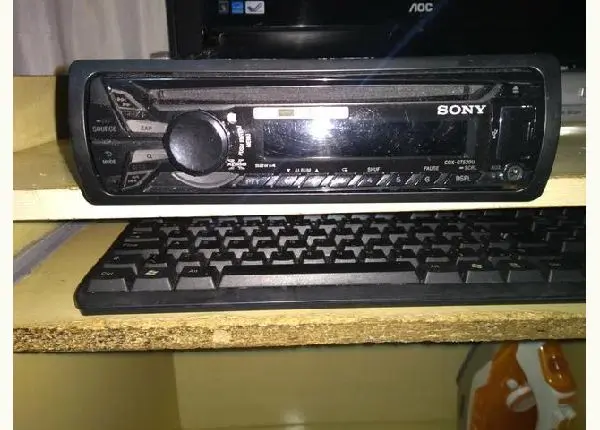 Aparelho Sony CDX-GT520U (Leitor de CD, entrada USB, Auxiliar, rádio AM/FM) Seminovo