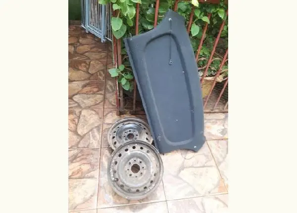 Tampão e rodas aro 13 Uno