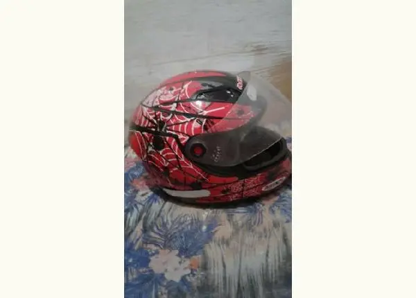 Capacete semi novo