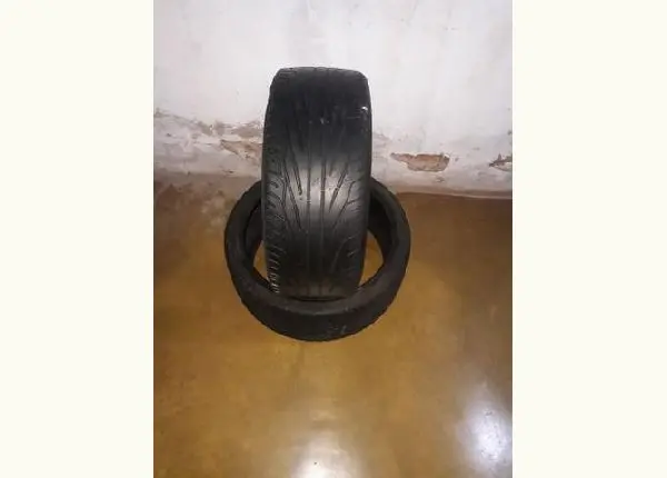 Vendo 2 pneu aro 215/35/18