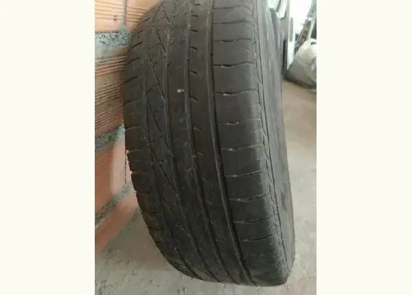 Vendo jogo de rodas, penus aro 14 e calotas do onix