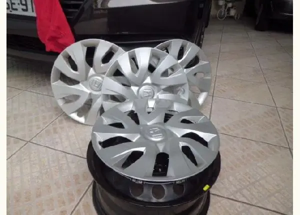 Vendo jogo de rodas de ferro e calota para honda hrv