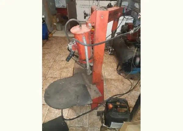 Montadora e desmontadora de pneu e vulcanizadora