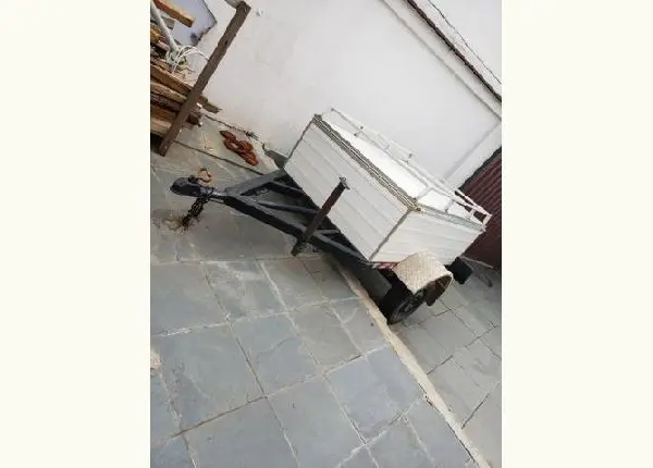 Carretinha fechada