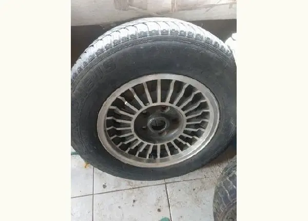Vendo uma roda de opala ou Caravan