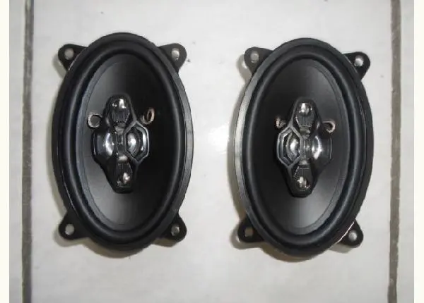Alto falantes Roadstar (4x6 polegadas, Triaxiais, 50wRMS cada) Novos, sem uso