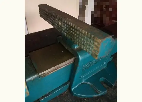 Morsa de Bancada Nodular 8