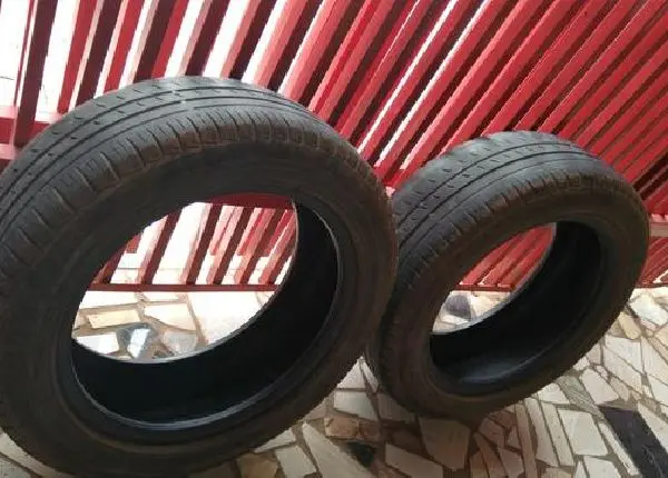 Dois pneus aro 15 Pirelli (P7) medida: 195/55