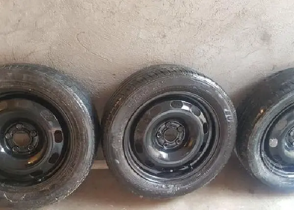 3 rodas aro 16 com pneus bons