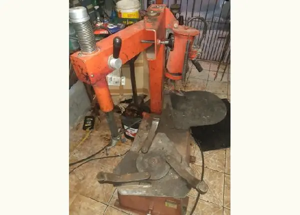 Montadora e desmontadora de pneu e vulcanizadora