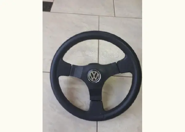 Volante esportivo com cubo