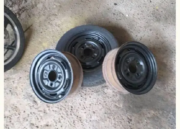 Vendo 4 rodas de Brasília ou fusca
