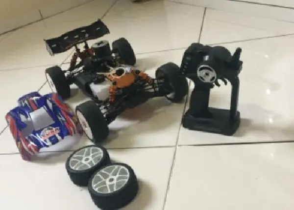 Carro de Controle Remoto a Metanol