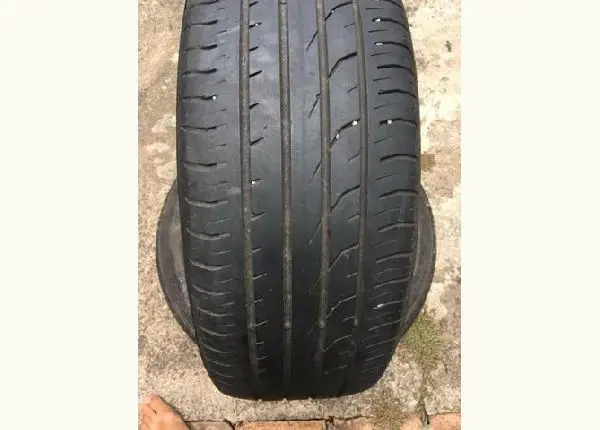 Par de Pneus 205/50/17 continental meia vida bons