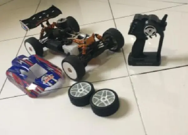 Carro de Controle Remoto a Metanol