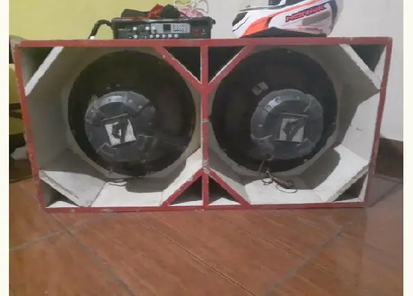 Vendo caixa de som com duas forças