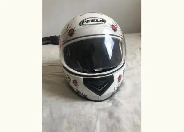 Capacete feminino peels