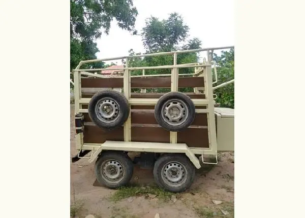 Reboque novo e emplacado