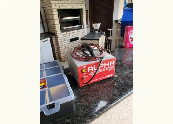 Carregador de bateria veicular para carro ou moto