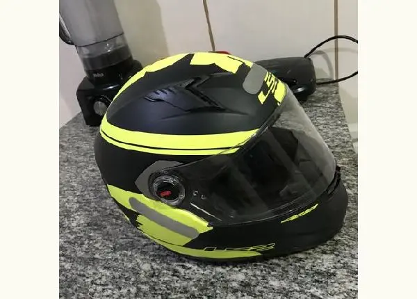 Capacete