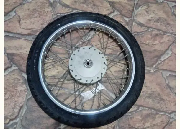 Aro Para Moto Dianteiro Raiado da Fan 125 com Pneu Semi Novo - Aceito Cartão