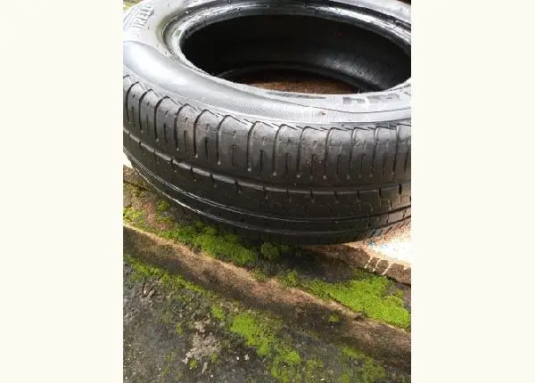 2 Pneus meia vida: 185/65 R14 PIRELLI