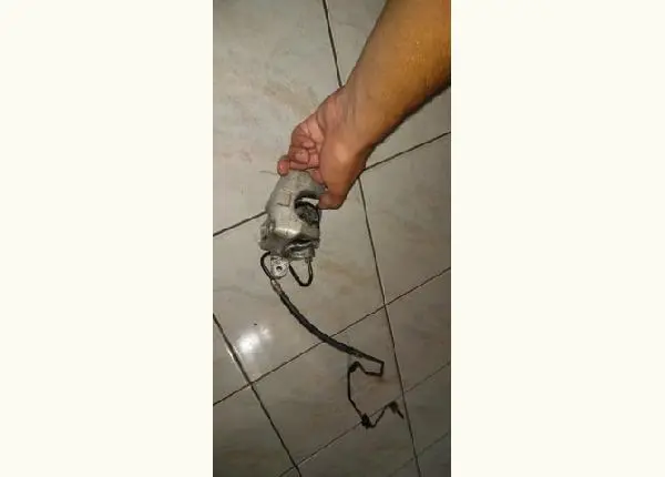 Vendo pinça de freio traseira C4 Pallas 2.0 2010, lado esquerdo