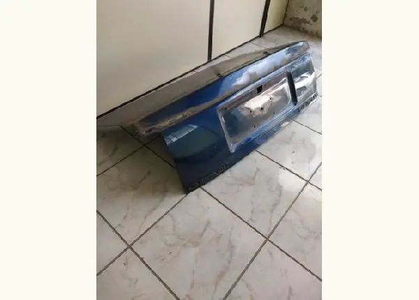 Capô traseiro ômega