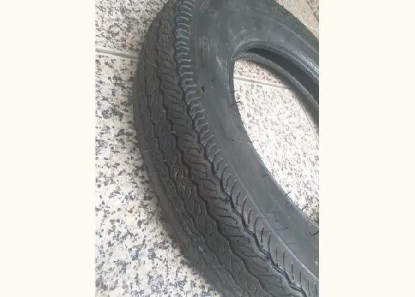 Vendo dois pneus novos!!