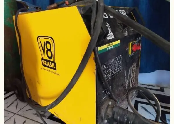 Máquina de solda MIG monofásico semi nova