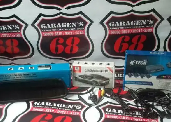 Sensor e câmera de ré instalados