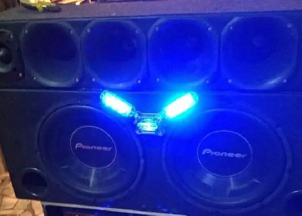 Caixa pioneer 3090br + corneteira
