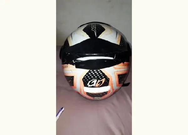 Capacete em conservado