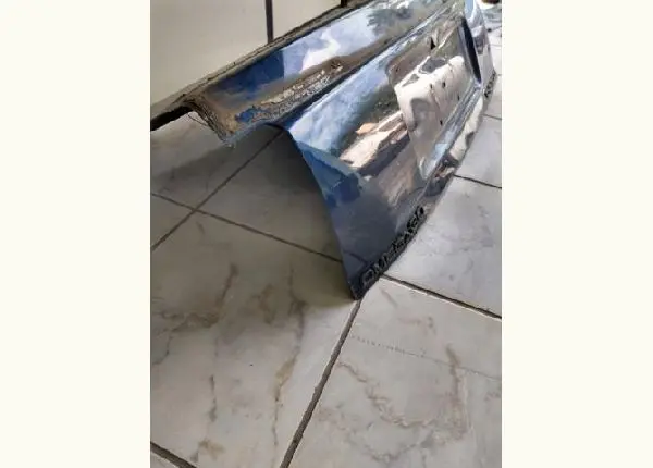 Capô traseiro ômega