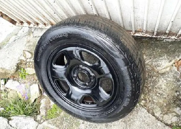 Vendo rodas da EcoSport tenho as 4 PNEUS ruim
