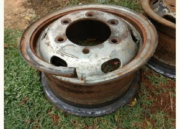 Vendo 2 rodas 6 furos serve na f4000 mbb 608 d40