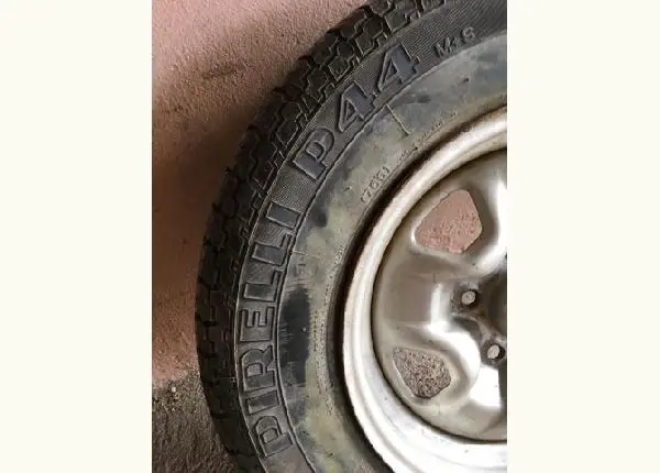 Pneus P44 novos e 3 rodas de opala