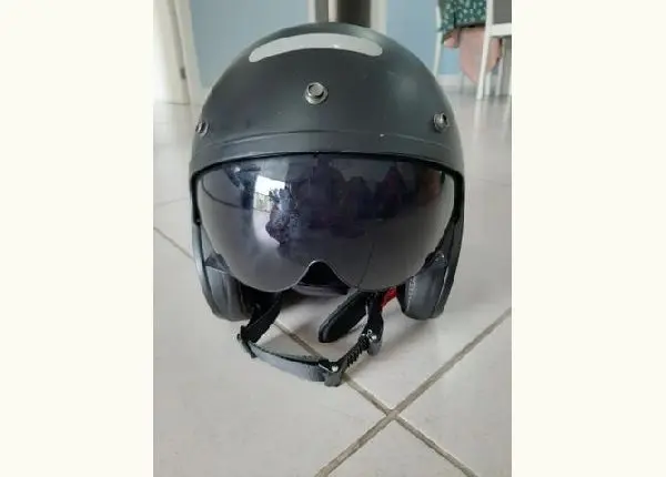 Capacete LS2 com óculos interno