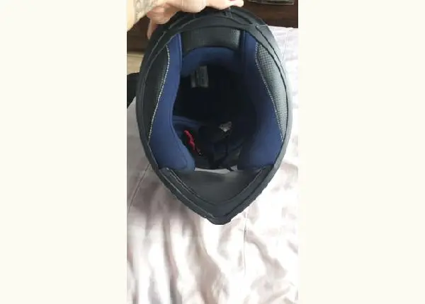 Capacete da marca helt