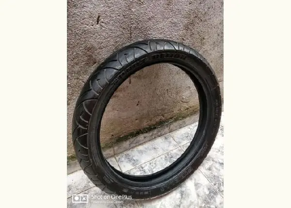Pneu dianteiro Pirelli fazer, Twister medida 100/80/17