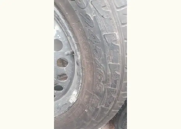Pneu 245-65-17 pirelli