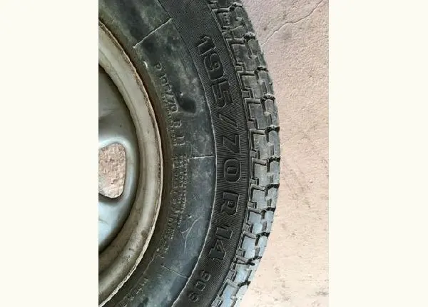 Pneus P44 novos e 3 rodas de opala