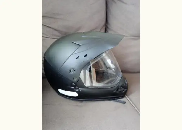 Capacete semi novo preto fosco