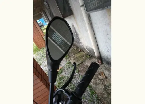 Retrovisor da BMW estralador